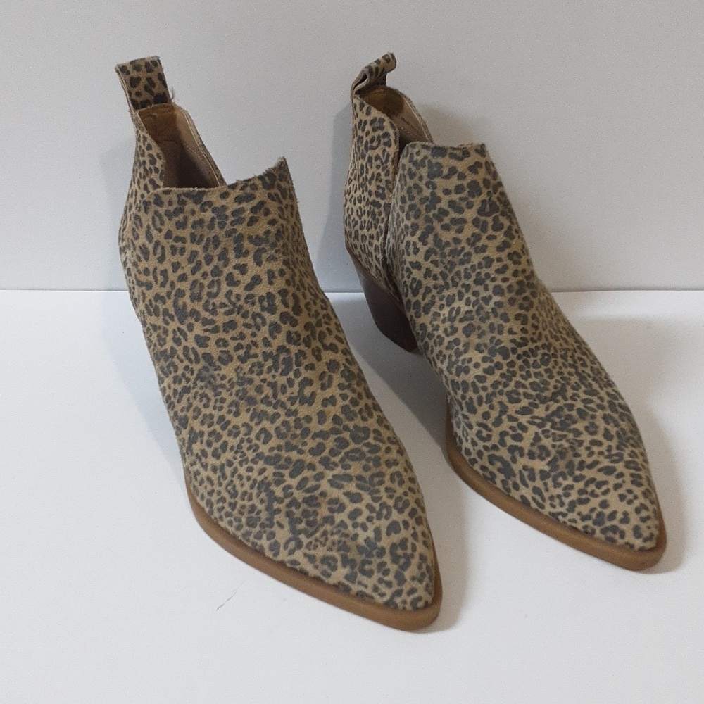 DV dolce vita ankle booties women 8.5 animals printed out pull on pointy toe